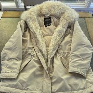 Hollister ecru winter parka with fur. Excellent condition